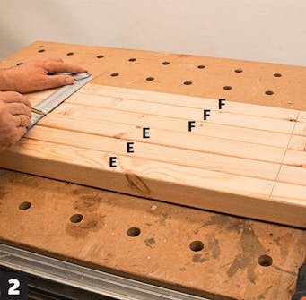 Växthus mot vägg: Markera på stolparna Växthus mot vägg: Markera på stolparna